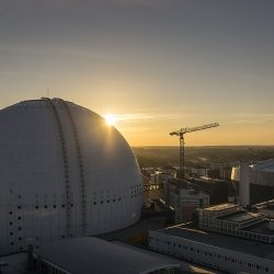 Globen i morgonljus.